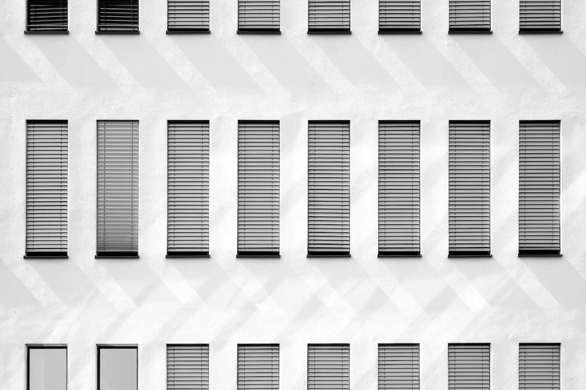 Les fenรชtres dโun bรขtiment ร Nuremberg, Allemagne.